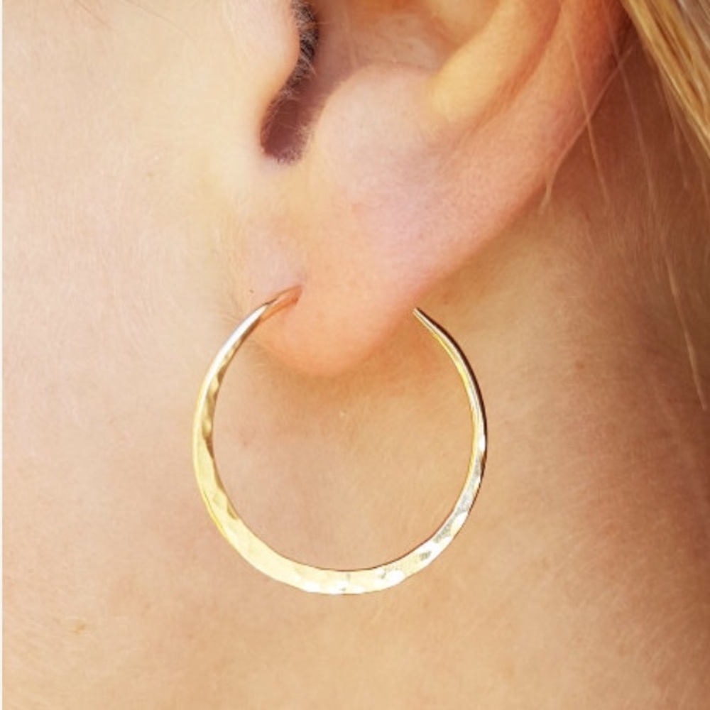 🔴 Reposh. 14K gold-filled textured hoops.